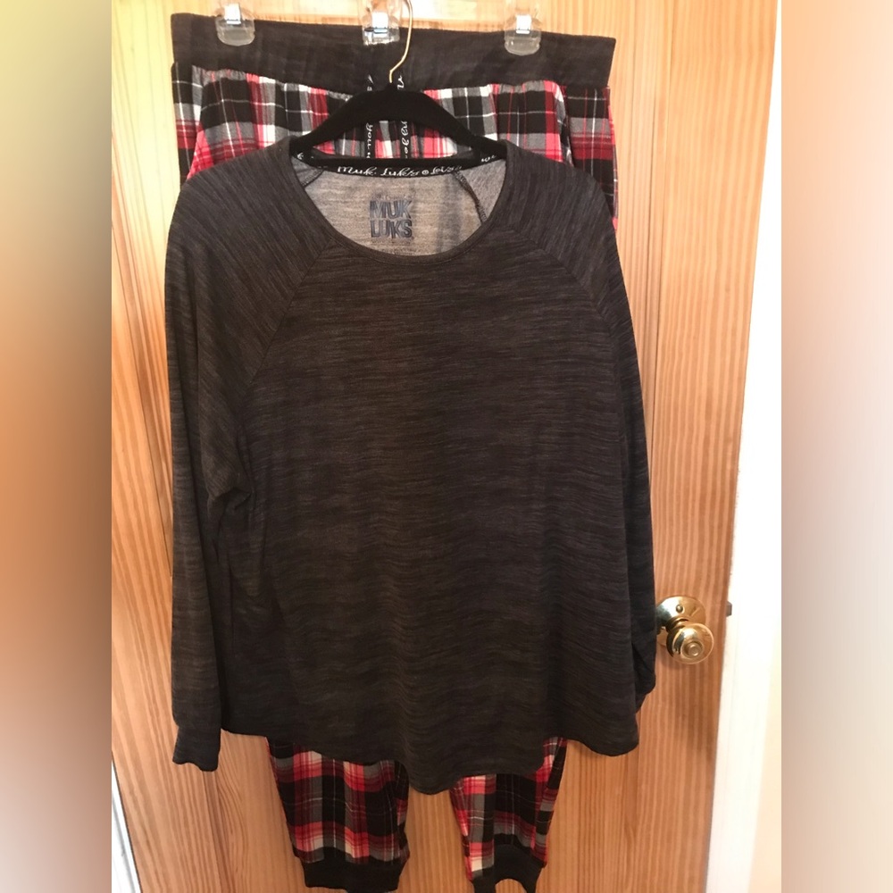Muk Luks Women’s Petite Butter Knit Matching Pajama Set in black/red Check 1X P